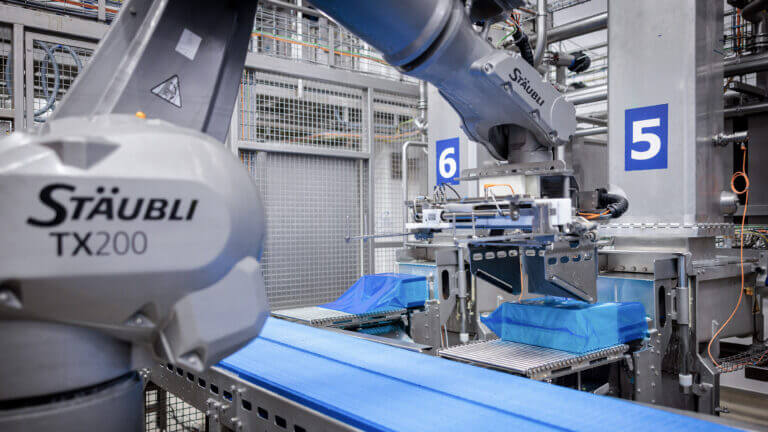 un robot Stäubli TX-200L a sei assi in versione HE