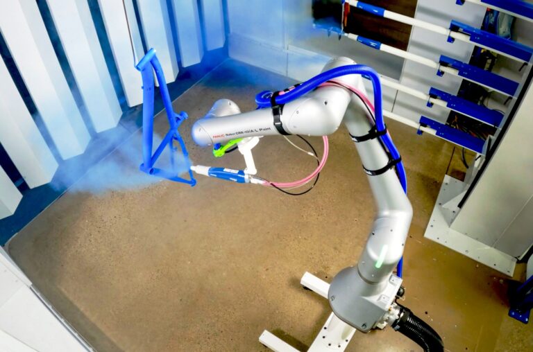 Anche la verniciatura industriale diventa collaborativa con il cobot antideflagrante Fanuc CRX-10iA/L Paint