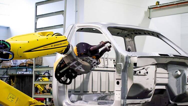 Industrial_Robot_©_FANUC_America_750