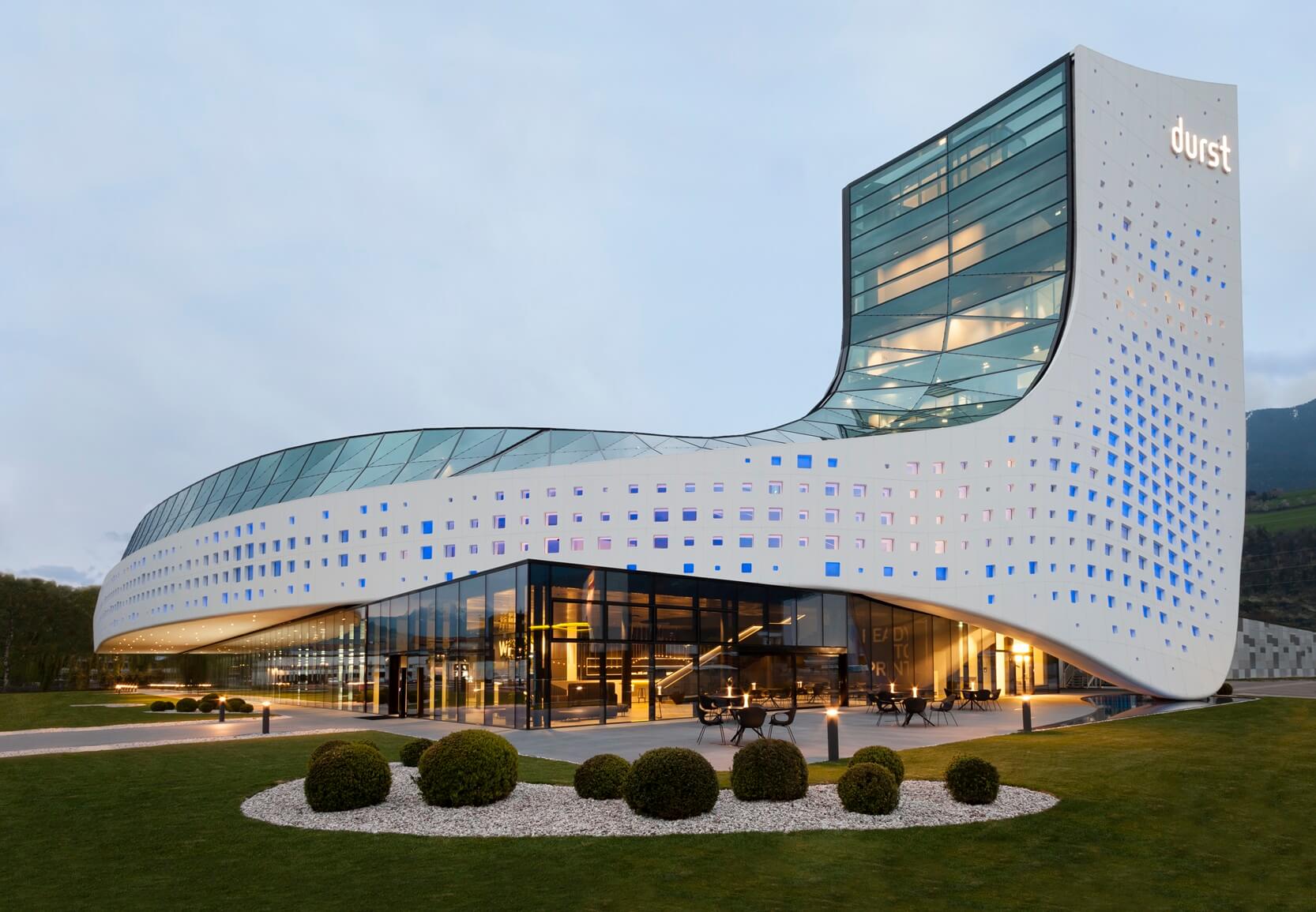 Automazione del montaggio delle stampanti digitali: da Durst Group un sistema ibrido per la collaborazione uomo-macchina