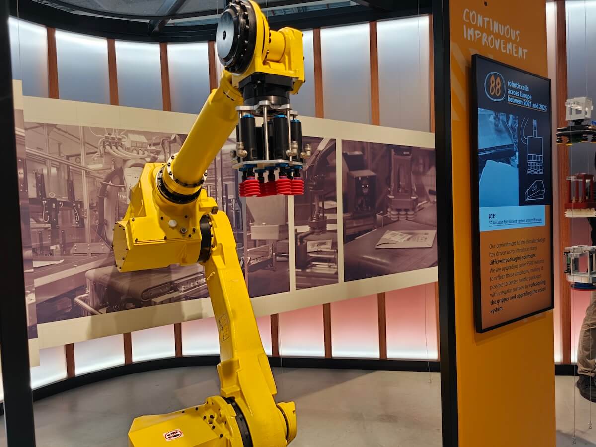 Gripper Pallet Amazon Operations Innovation Lab