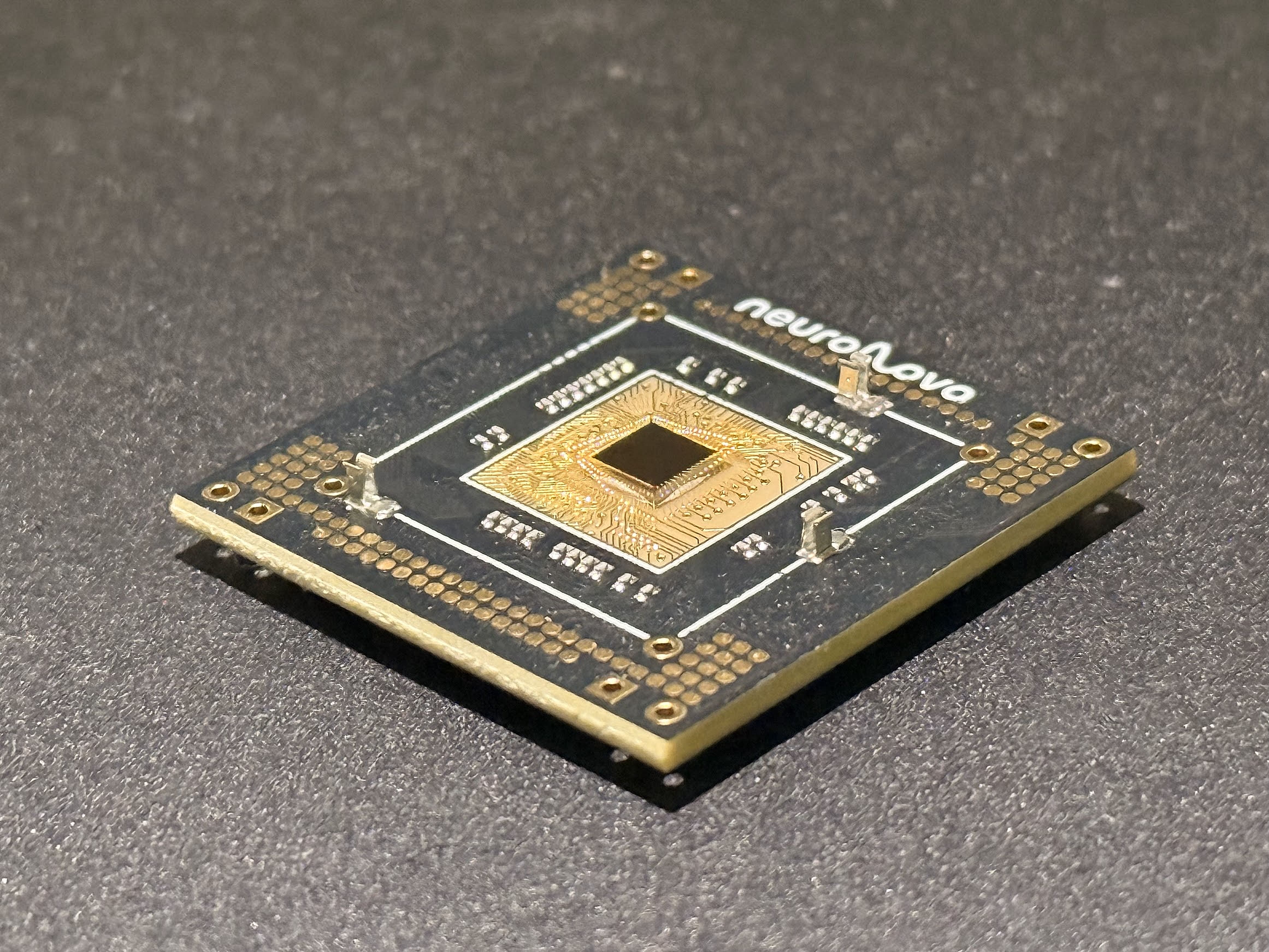 neuronova_chip_HD